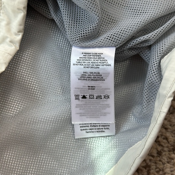 Mountain Hardware Fullzip Rain/Windbreakers Jacket - Picture 7 of 9